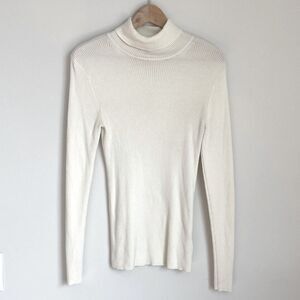 Express Elegant Cream Turtleneck Sweater Lightweight Neutral Basic Must Have New
